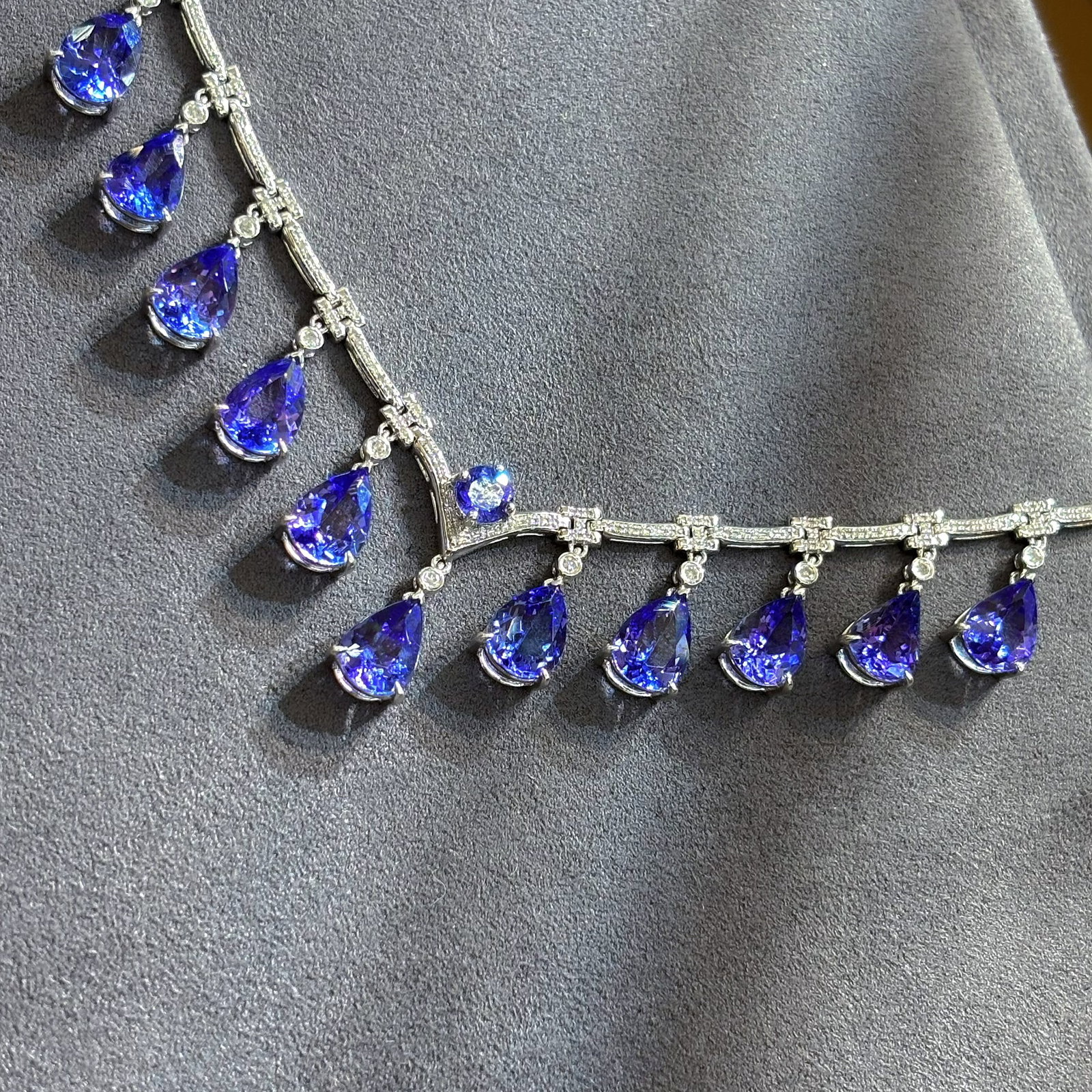 14k Gold 11.8 Ct Natural Tanzanite & Diamond Necklace - 2