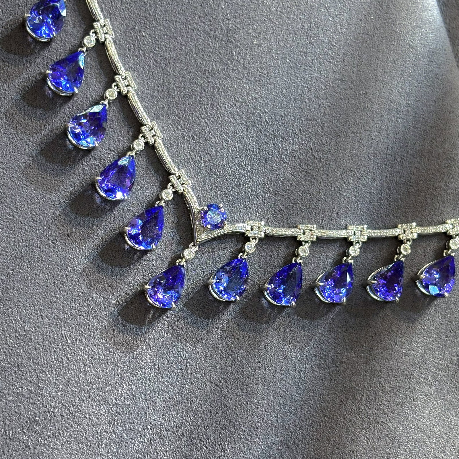 14k Gold 11.8 Ct Natural Tanzanite & Diamond Necklace - 3
