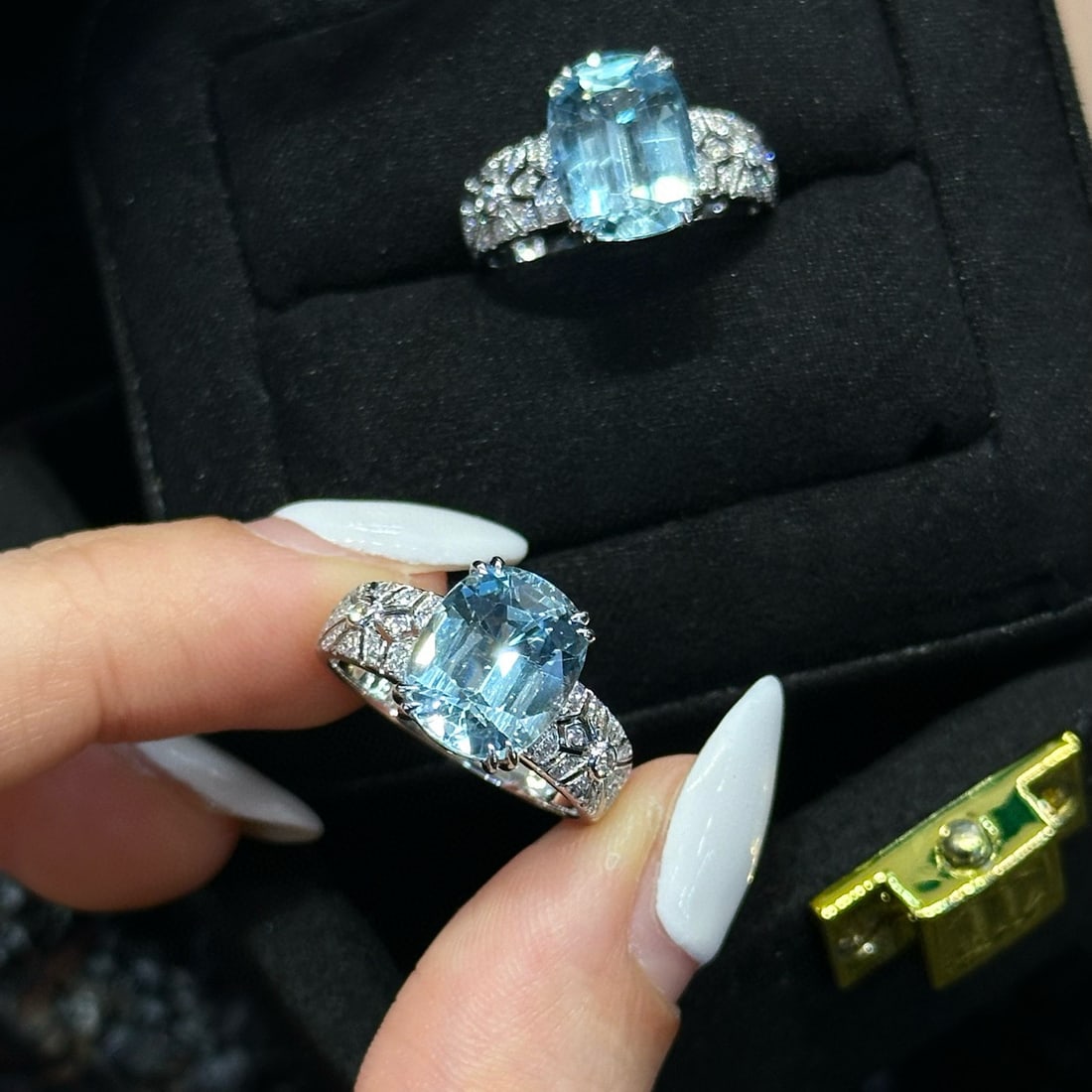 14k Gold 3.4 Ct Natural Aquamarine & Diamond Ring: Ref:230968044 // gold content:14k gold // ring size:7. 25us // // main gemstone:aquamarine // shape:cushion // carat weight:3. 4ct // color:santa maria color // treatment:natural // // adjacent