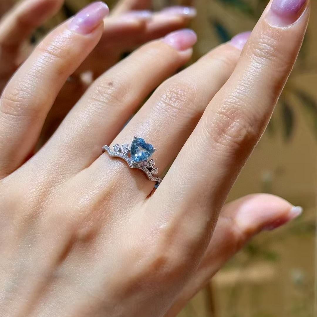 14k Gold 1.07 Ctw Natural Aquamarine & Diamond Ring: Ref:230968039 // gold content:14k gold // ring size:7. 25us // // main gemstone:aquamarine // shape:heart // carat weight:0. 89ct // color:blue // treatment:natural // // adjacent gemstone 2 :
