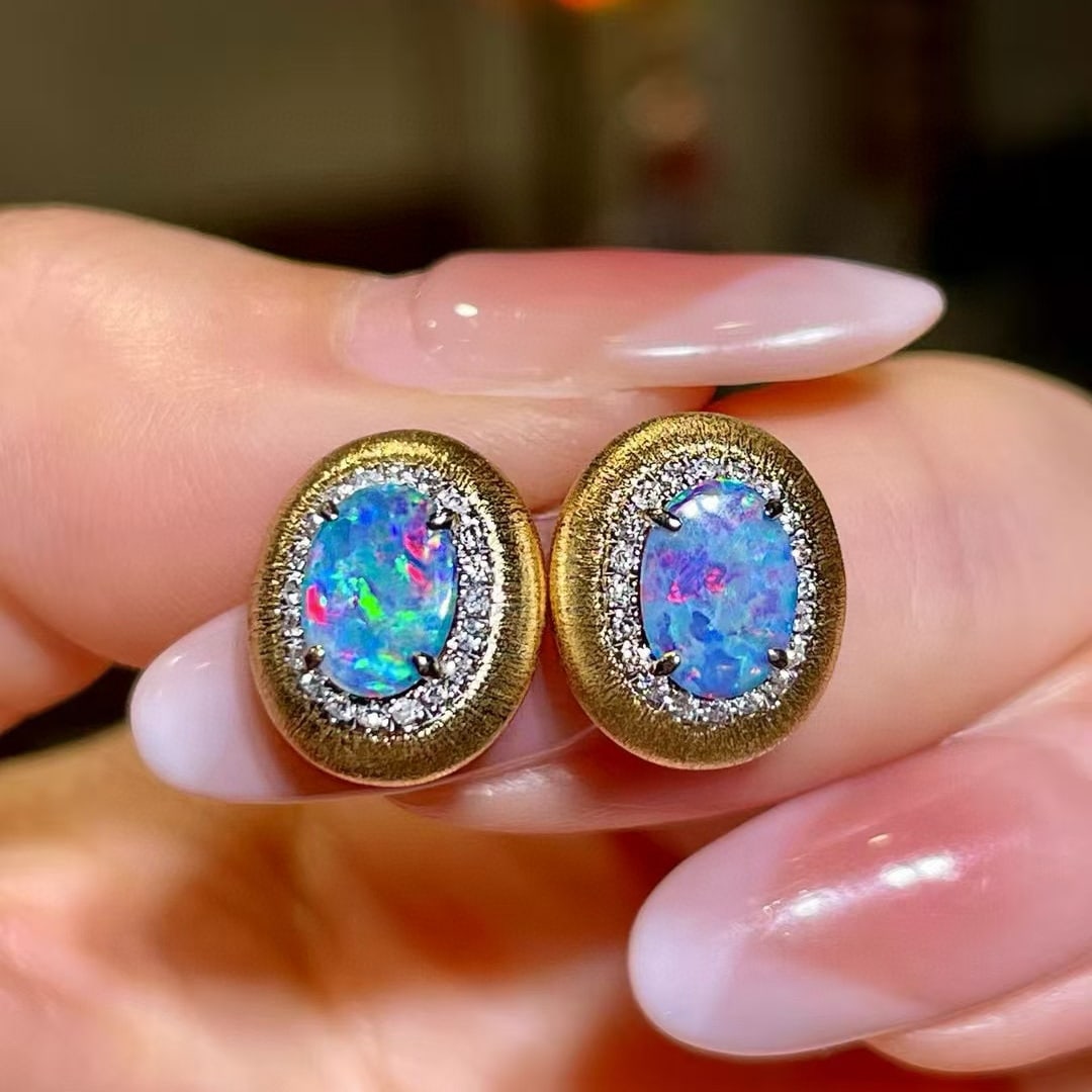 14k Gold 1.21 Ctw Natural Opal & Diamond Earrings: Ref:230968046 // gold content:14k gold // main gemstone:opal // shape:oval // carat weight:1. 05ct // color:color // treatment:natural // // adjacent gemstone 2 : diamond // shape:round // carat