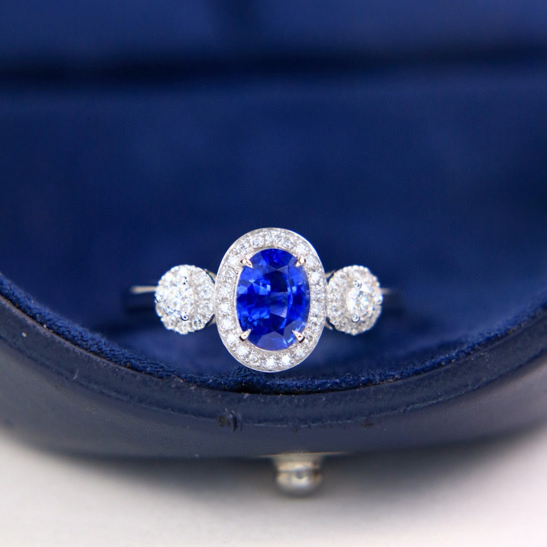 14k Gold 1.36 Ctw Natural Sapphire & Diamond Ring: Ref:230968055 // gold content:14k gold // ring size:7. 25us // // main gemstone:sapphire // shape:oval // carat weight:1. 09ct // color:royal blue // treatment:natural // // adjacent gemstone 2 :