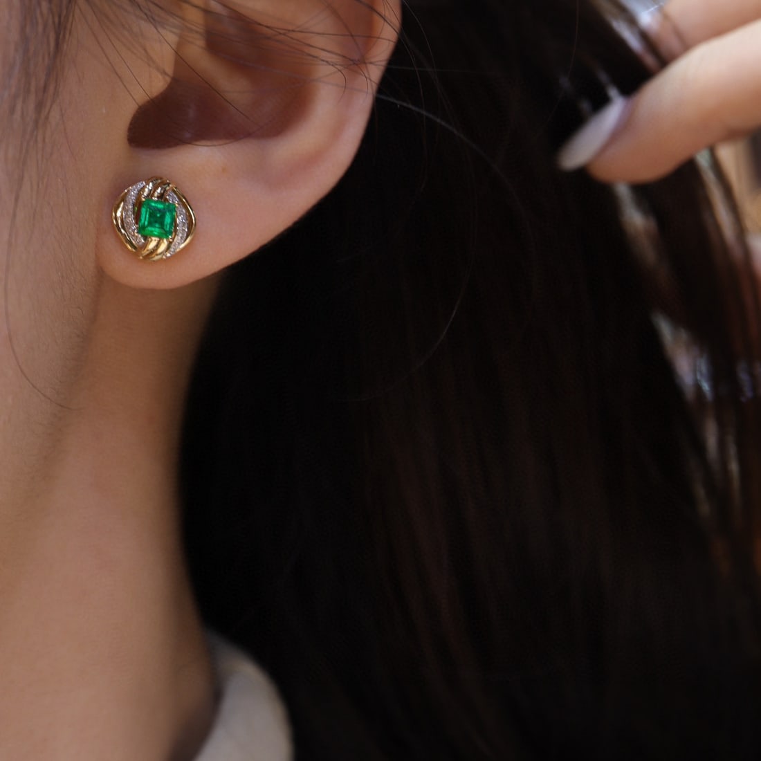 14k Gold 0.89 Ctw Vivid Green Natural Emerald & Diamond Earrings - 3