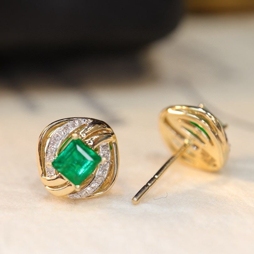 14k Gold 0.89 Ctw Vivid Green Natural Emerald & Diamond Earrings - 4