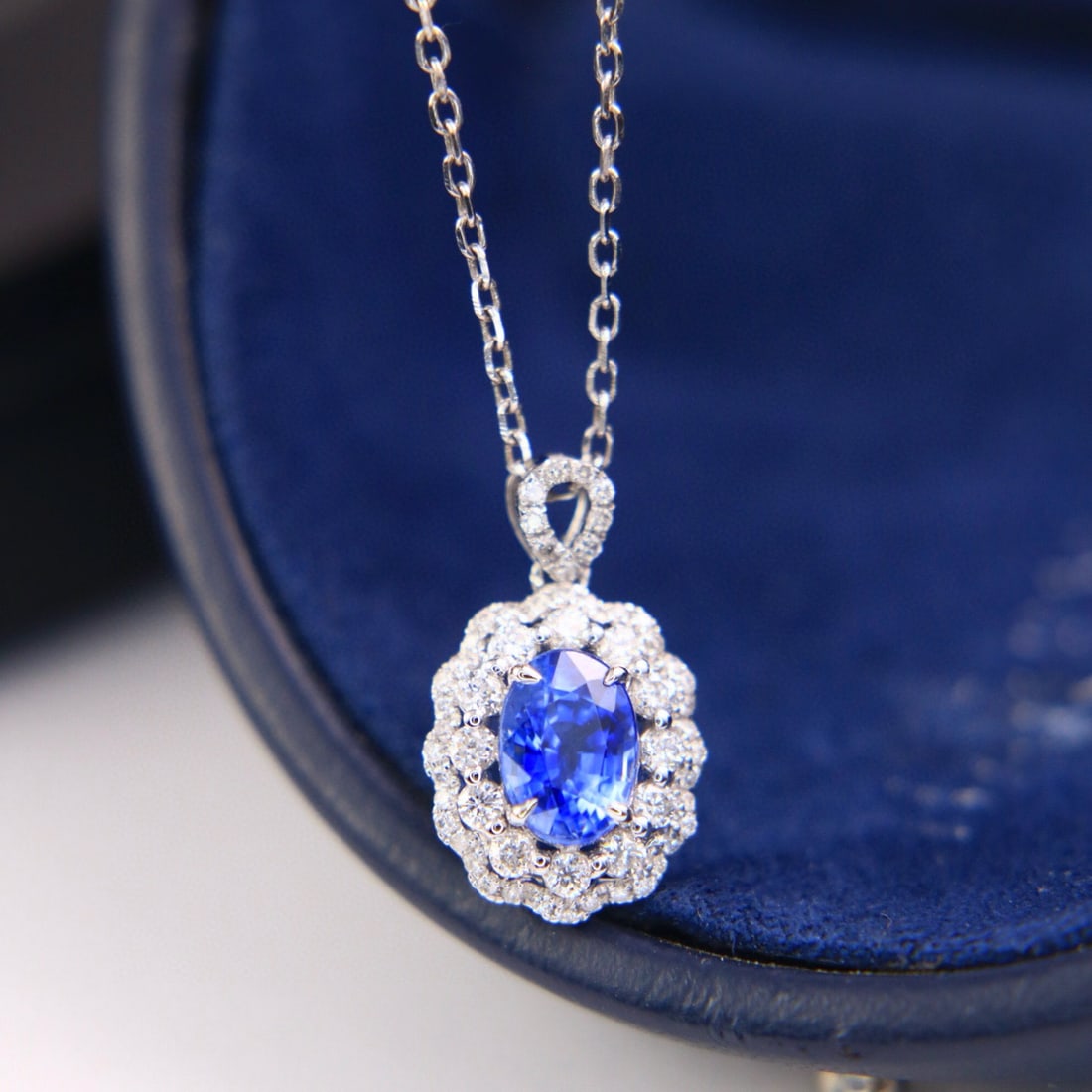 14k Gold 1.56 Ctw Natural Sapphire & Diamond Necklace: Ref:230968108 // gold content:14k gold // main gemstone:sapphire // shape:oval // carat weight:1. 28ct // color:cornflower blue // treatment:natural // // adjacent gemstone 2 : diamond // shape:round