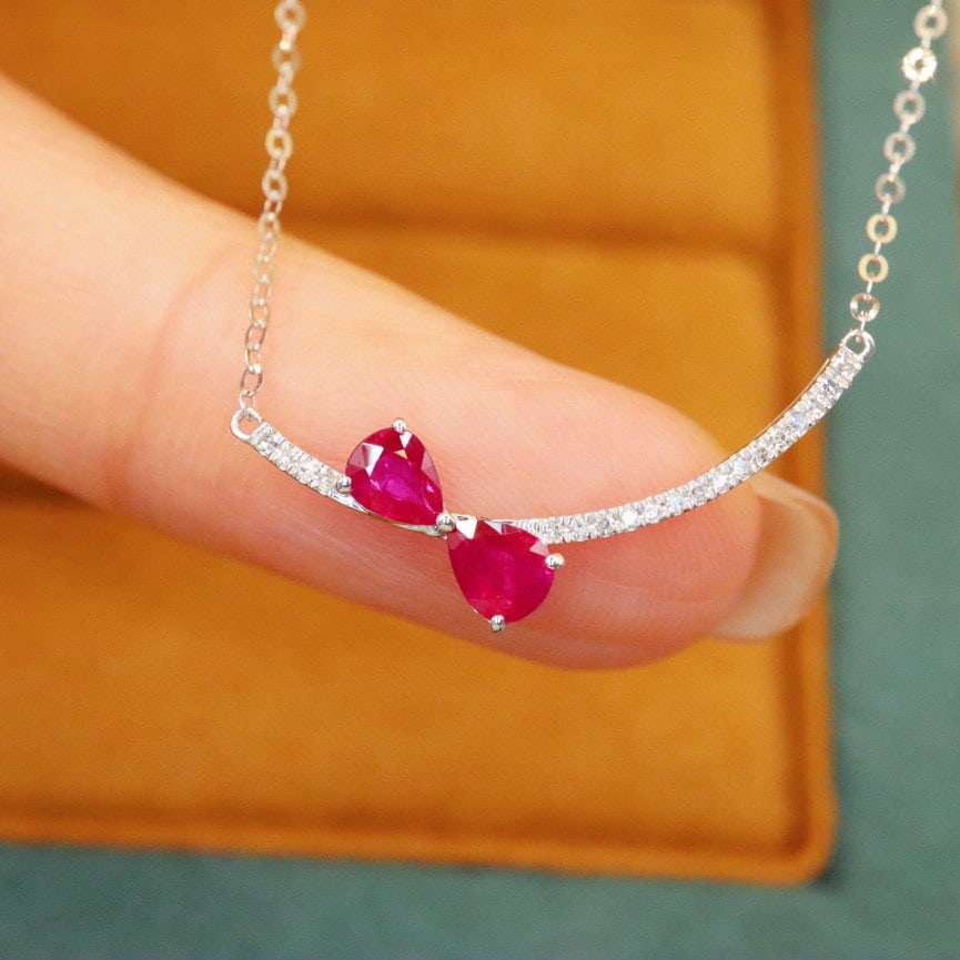 14k Gold 0.60 Ctw Natural Ruby & Diamond Necklace: Ref:230968103 // gold content:14k gold // main gemstone:ruby // shape:pear // carat weight:0. 55ct // color:pigeonblood red // treatment:natural // // adjacent gemstone 2 : diamond // number of