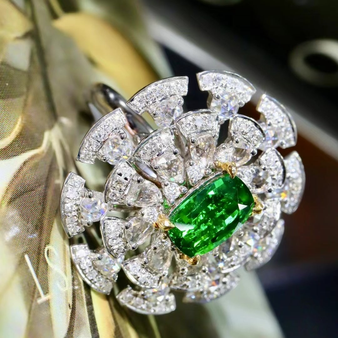 14k Gold 2.12 Ctw Vivid Green Natural Emerald & Diamond Ring - 4