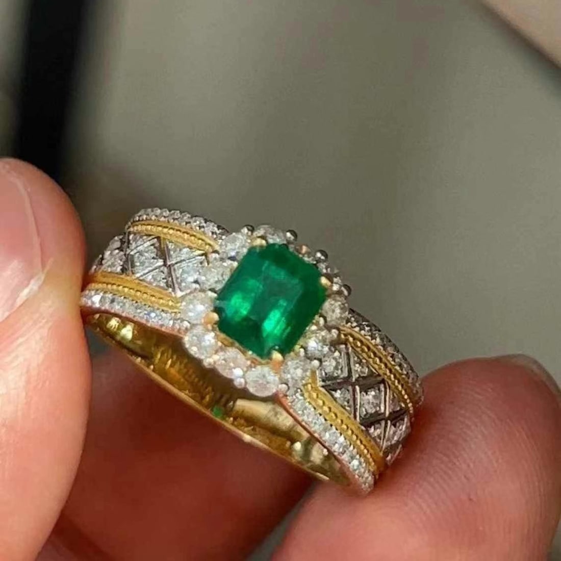 14k Gold 1.28 Ctw Vivid Green Natural Emerald & Diamond Ring: Ref:230968206 // gold content:14k gold // ring size:7. 25us // // main gemstone:emerald // shape:octagonal // carat weight:0. 73ct // color:vivid green // treatment:natural // // adjacent gemstone 2