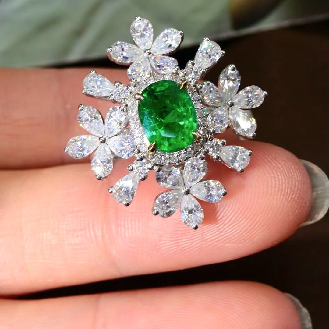 14k Gold 1.96 Ctw Vivid Green Natural Emerald & Diamond Ring: Ref:230968185 // gold content:14k gold // ring size:7. 25us // // main gemstone:emerald // shape:oval // carat weight:1. 24ct // color:vivid green // treatment:natural // // adjacent gemstone 2 :