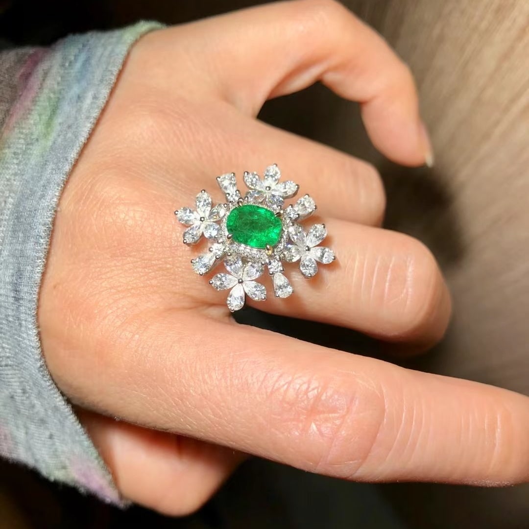 14k Gold 1.96 Ctw Vivid Green Natural Emerald & Diamond Ring - 2