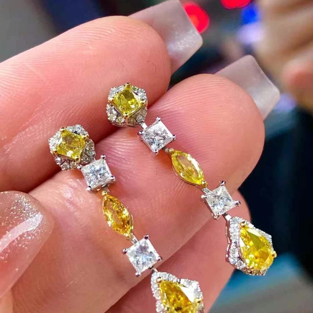 14k Gold 2.8 Ct Natural Yellow Diamond & Diamond Earrings: Ref:230968188 // gold content:14k gold // main gemstone:yellow diamond // shape:multiply // carat weight:2. 8ct // color:yellow // treatment:natural // // adjacent gemstone 2 : diamond // shape:round