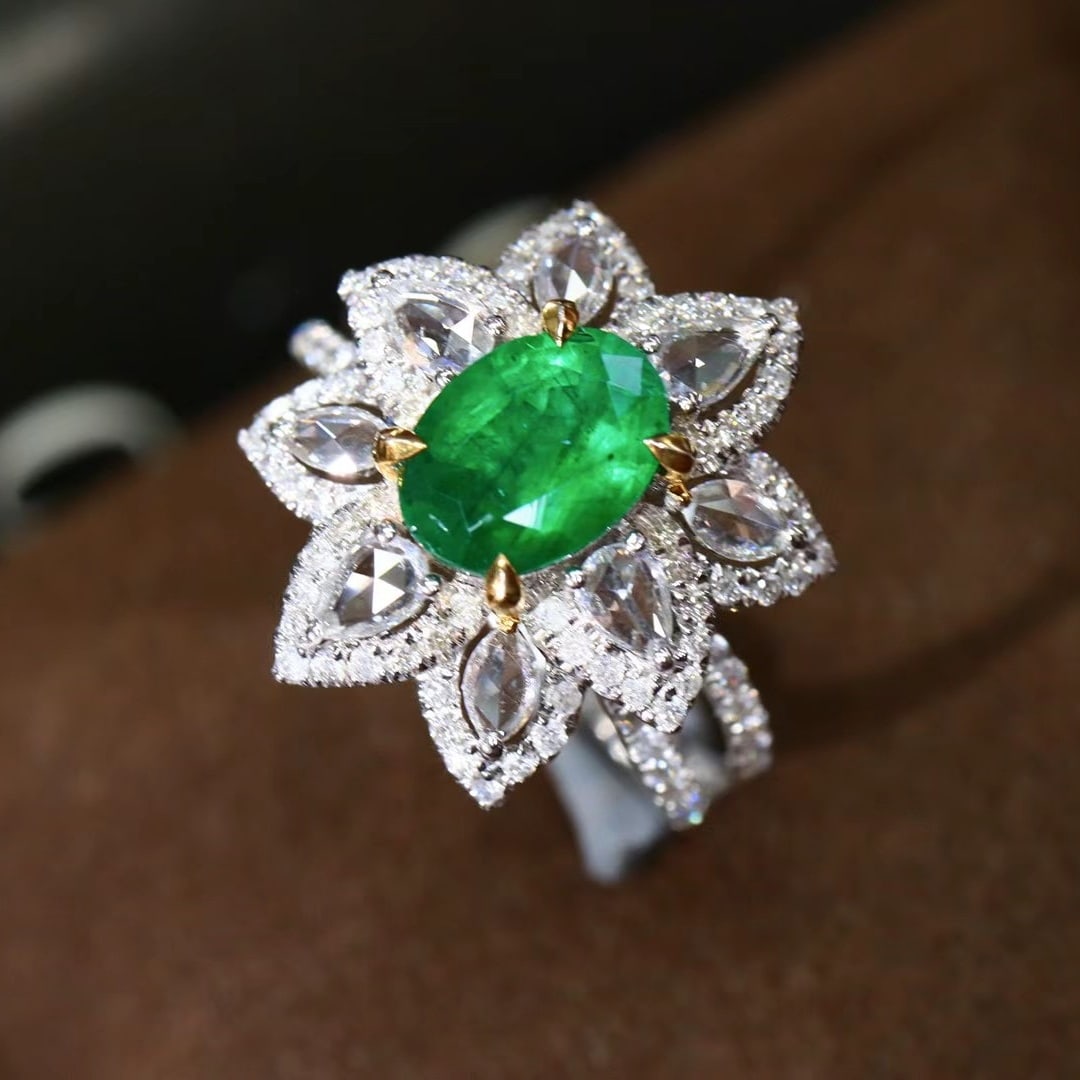 14k Gold 1.86 Ctw Vivid Green Natural Emerald & Diamond Ring: Ref:230968184 // gold content:14k gold // ring size:7. 25us // // main gemstone:emerald // shape:oval // carat weight:1. 06ct // color:vivid green // treatment:natural // // adjacent gemstone 2 :