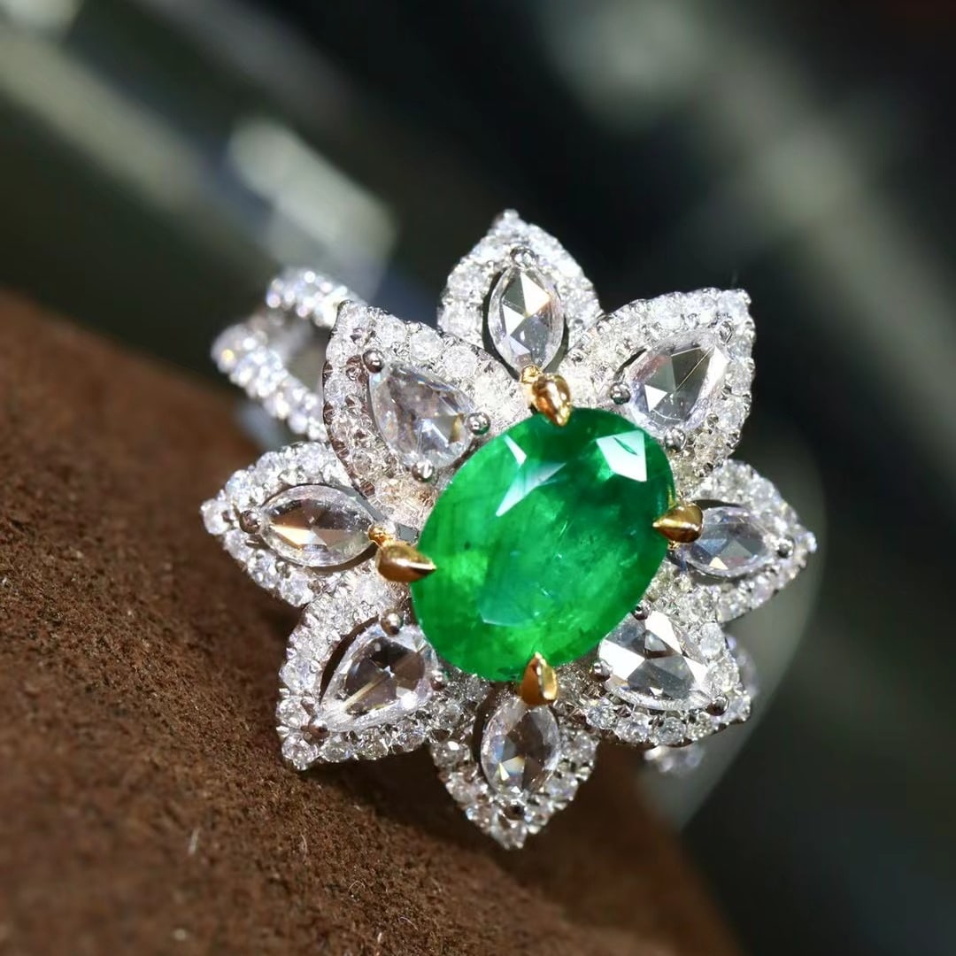 14k Gold 1.86 Ctw Vivid Green Natural Emerald & Diamond Ring - 4