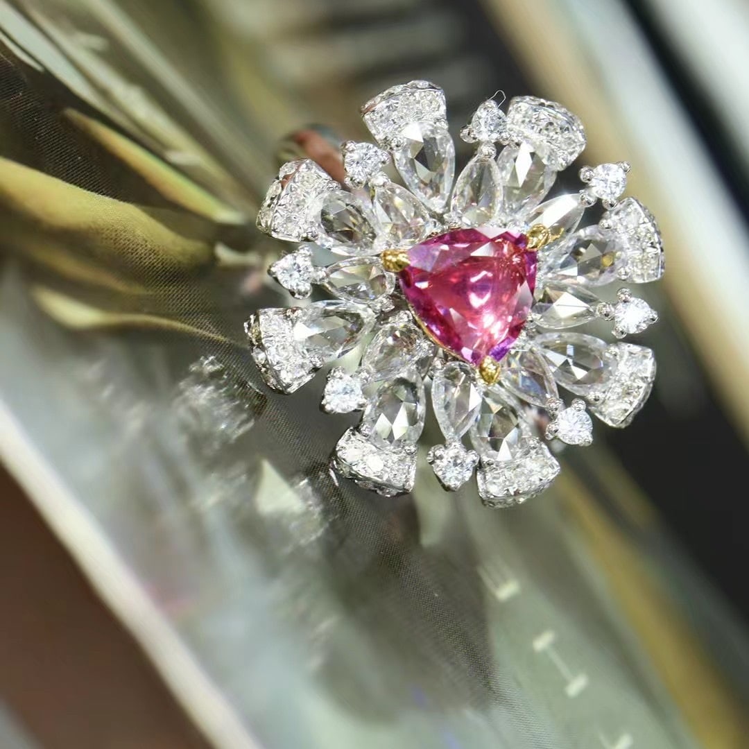 14k Gold 0.70 Ctw Natural Padparadscha Sapphire & Diamond Ring: Ref:230968240 // gold content:14k gold // ring size:7. 25us // // main gemstone:padparadscha sapphire // shape:triangle // carat weight:0. 51ct // color:orangish pink // treatment:natural // //