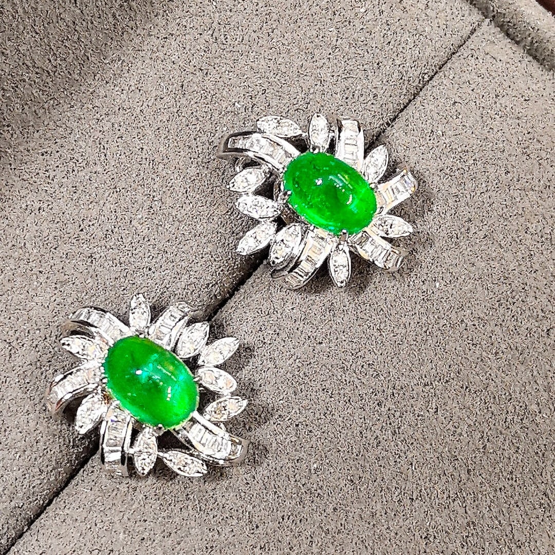 14k Gold 1.80 Ctw Vivid Green Natural Emerald & Diamond Earrings: Ref:230968248 // gold content:14k gold // main gemstone:emerald // shape:oval // carat weight:1. 20ct // color:vivid green // treatment:natural // // adjacent gemstone 2 : diamond // shape:multiply