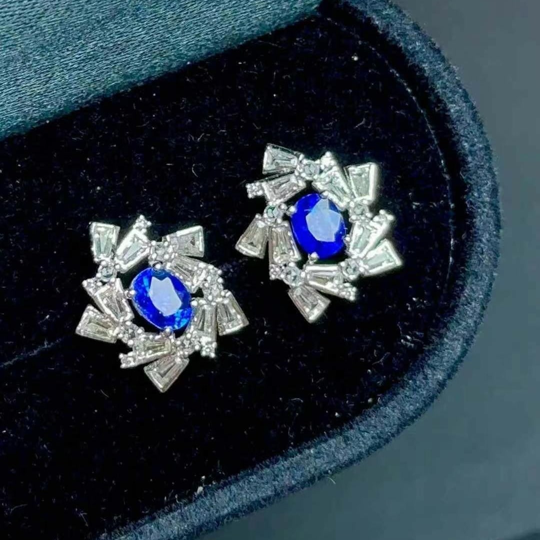 14k Gold 0.8 Ct Natural Sapphire & Sapphire Earrings: Ref:230968211 // gold content:14k gold // main gemstone:sapphire // shape:oval // carat weight:0. 8ct // color:royal blue // treatment:natural // // adjacent gemstone 2 : sapphire // shape:multiply