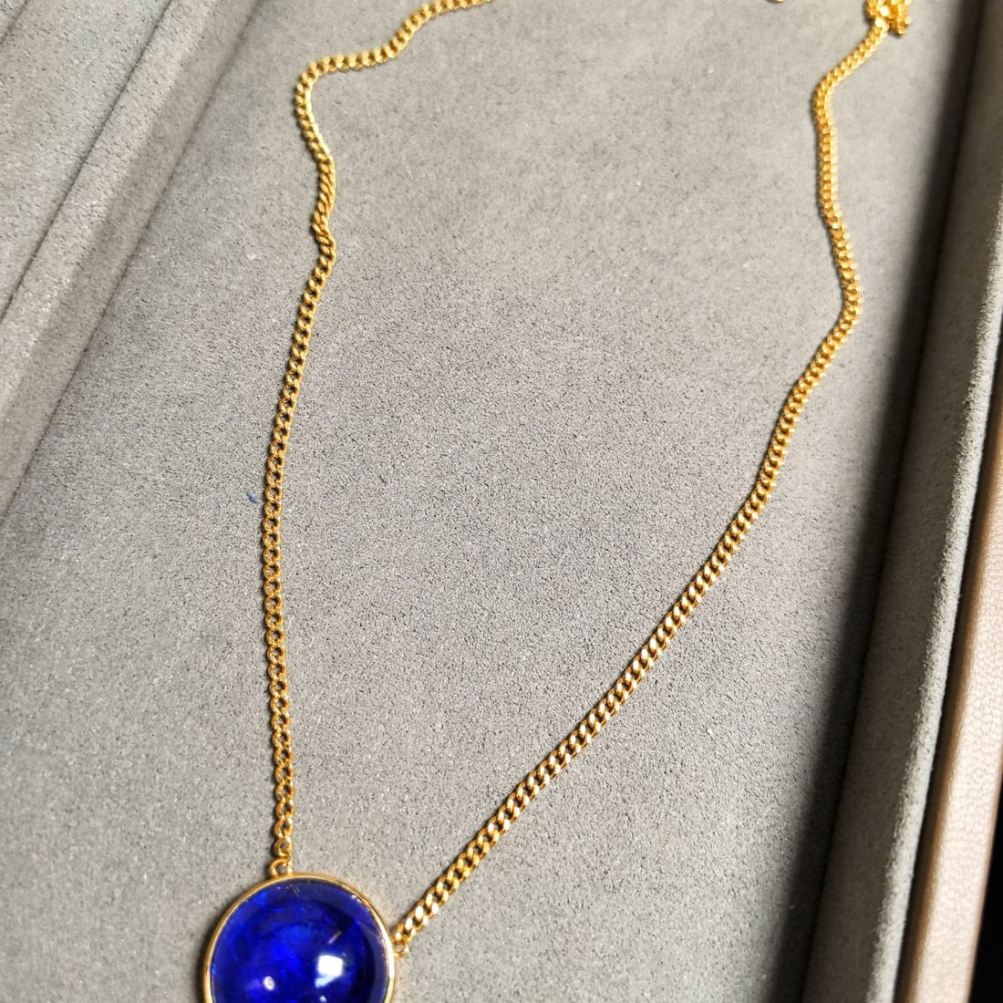 14k Gold 14.63 Ct Natural Tanzanite Necklace: Ref:230968252 // gold content:14k gold // main gemstone:tanzanite // shape:round // carat weight:14. 63ct // color:blue // treatment:natural // cut grade:g // Low Estimate: 5700 Condition: New High