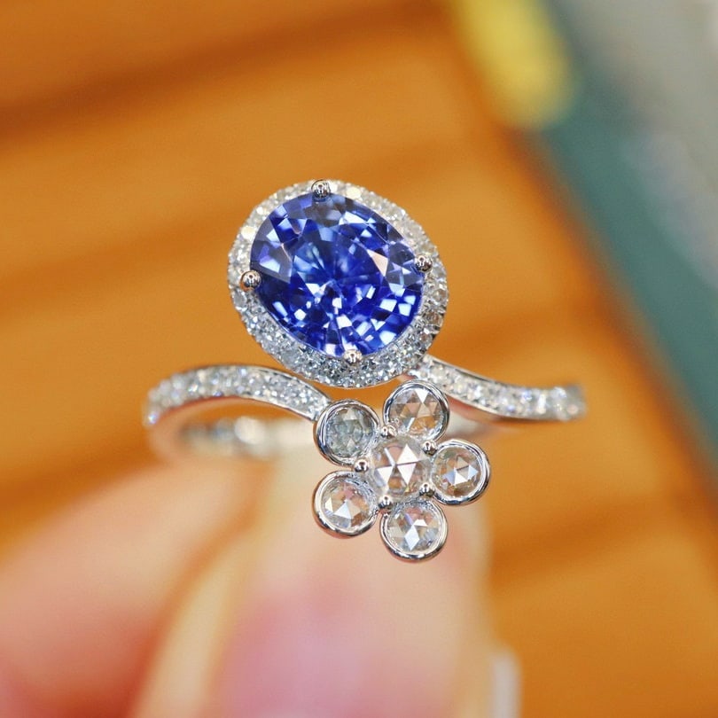 14k Gold 1.61 Ctw Natural Sapphire & Diamond Ring: Ref:230968298 // gold content:14k gold // ring size:7. 25us // // main gemstone:sapphire // shape:oval // carat weight:1. 32ct // color:cornflower blue // treatment:natural // // adjacent gemstone 2