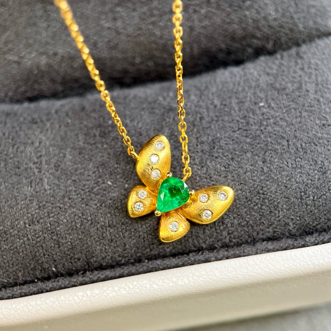 14k Gold 0.29 Ctw Vivid Green Natural Emerald & Diamond & Butterfly Necklace: Ref:230968272 // gold content:14k gold // main gemstone:emerald // shape:pear // carat weight:0. 23ct // color:vivid green // treatment:natural // // adjacent gemstone 2 : diamond // shape:round // ca