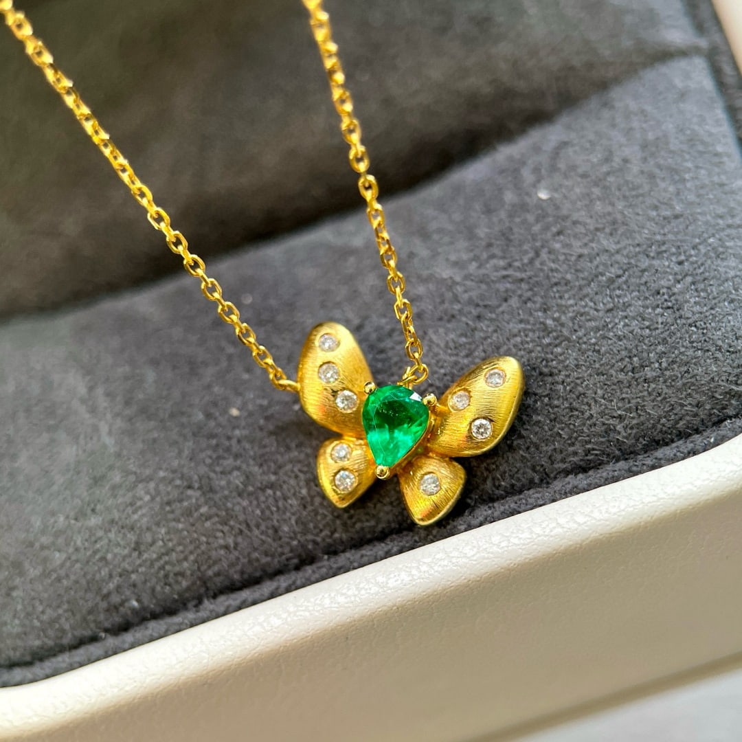 14k Gold 0.29 Ctw Vivid Green Natural Emerald & Diamond & Butterfly Necklace - 2