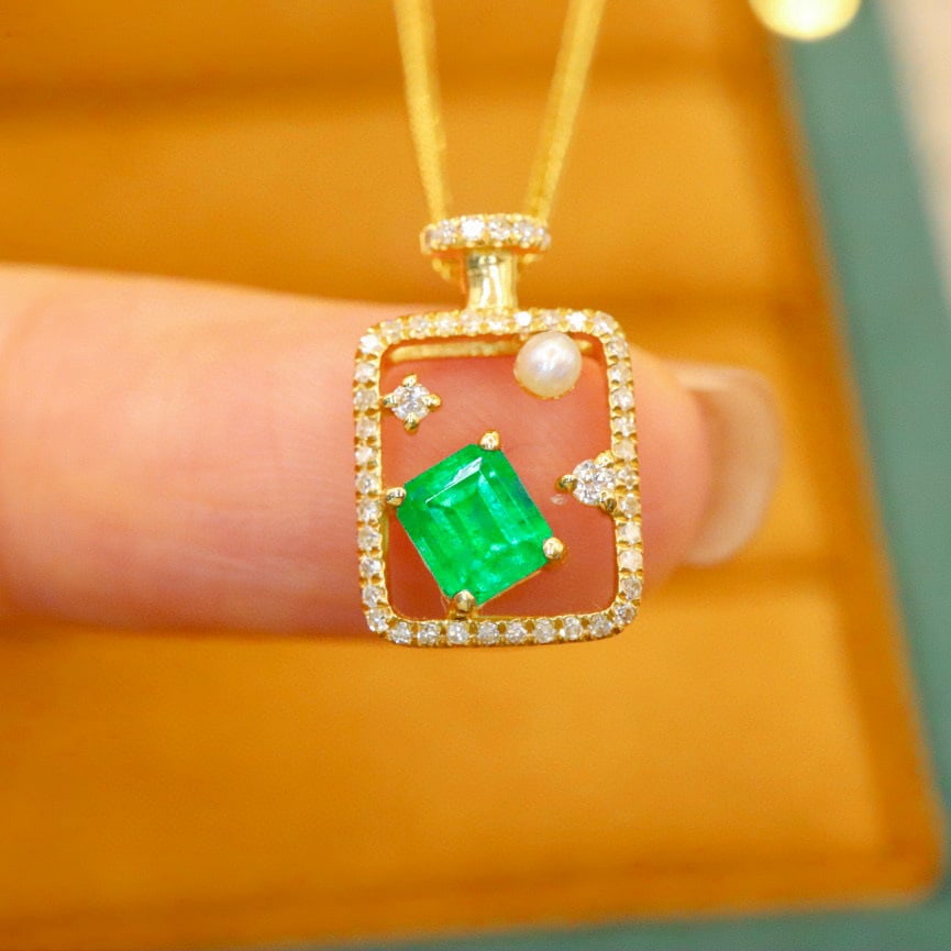 14k Gold 0.74 Ctw Vivid Green Natural Emerald & Diamond Pendant( Without Chain ): Ref:230968327 // gold content:14k gold // main gemstone:emerald // shape:octagonal // carat weight:0. 58ct // color:vivid green // treatment:natural // // adjacent gemstone 2 : diamond // number of