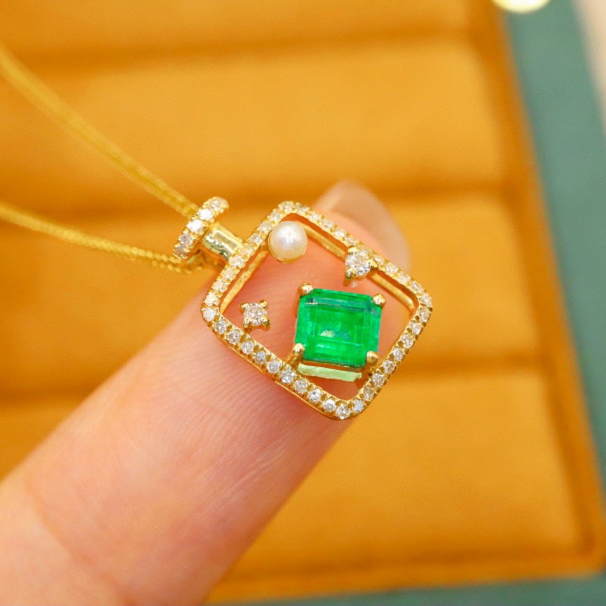 14k Gold 0.74 Ctw Vivid Green Natural Emerald & Diamond Pendant( Without Chain ) - 4