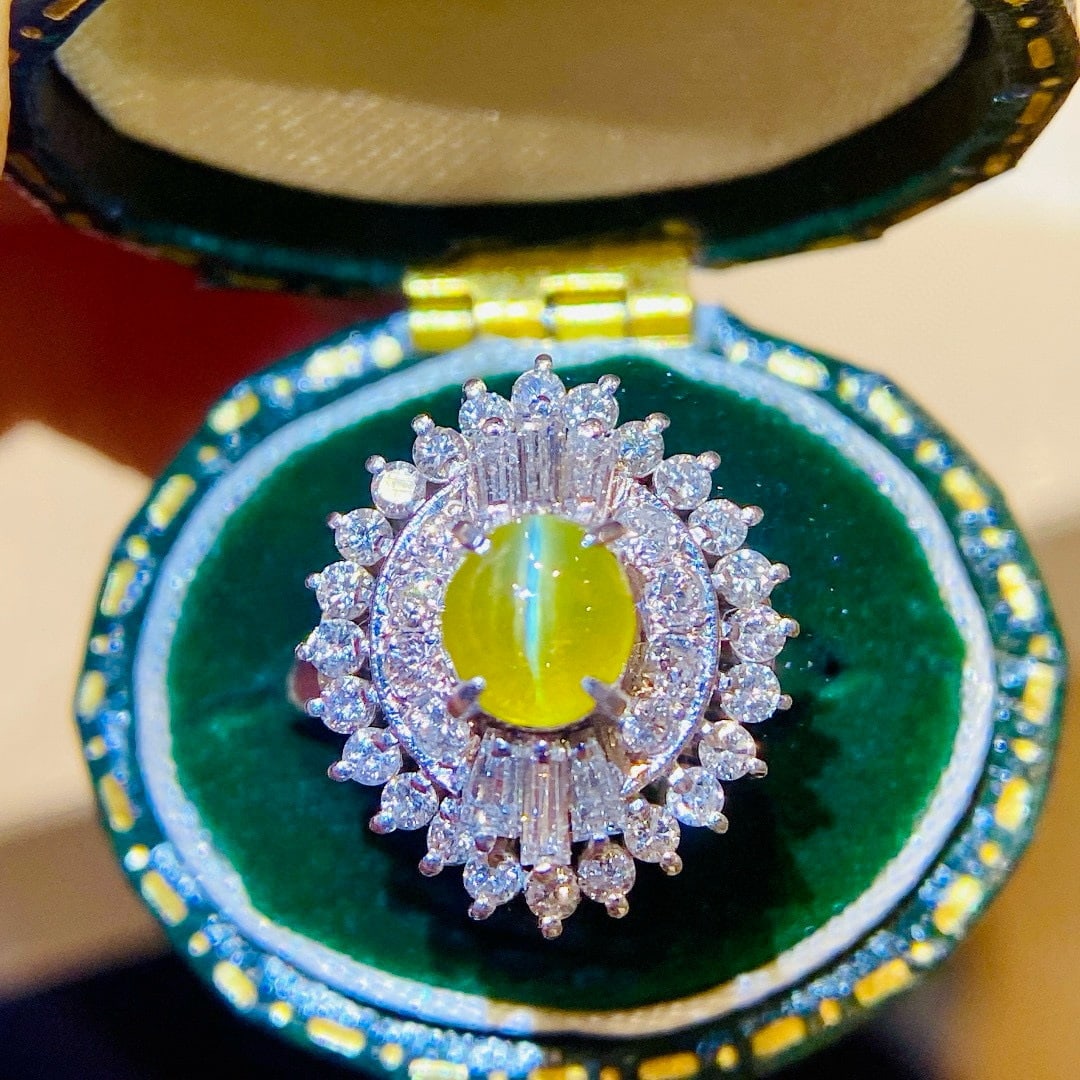 14k Gold 1.87 Ctw Natural Cat's?Eye & Diamond Ring: Ref:230968332 // gold content:14k gold // ring size:7. 25us // // main gemstone:cat's? Eye // shape:oval // carat weight:1. 01ct // color:yellow // treatment:natural // // adjacent gemstone 2 :