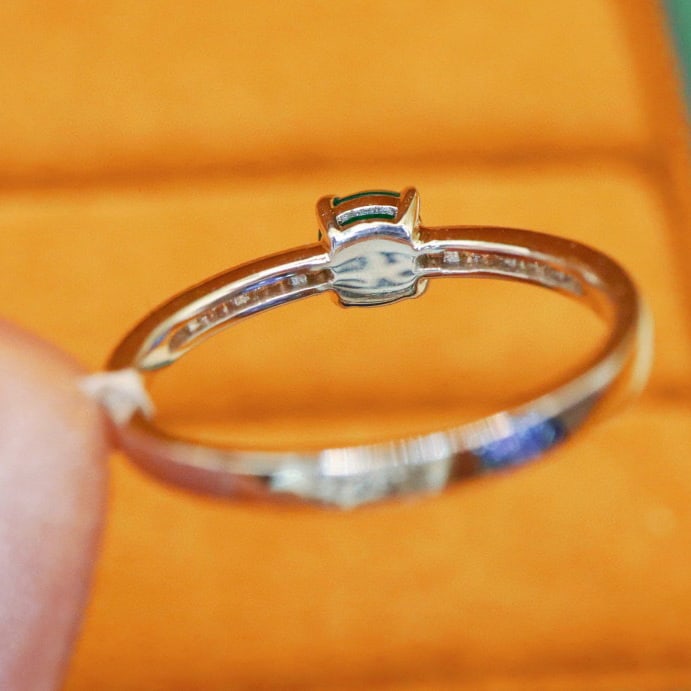 14k Gold 0.75 Ctw Vivid Green Natural Emerald & Diamond Ring - 5