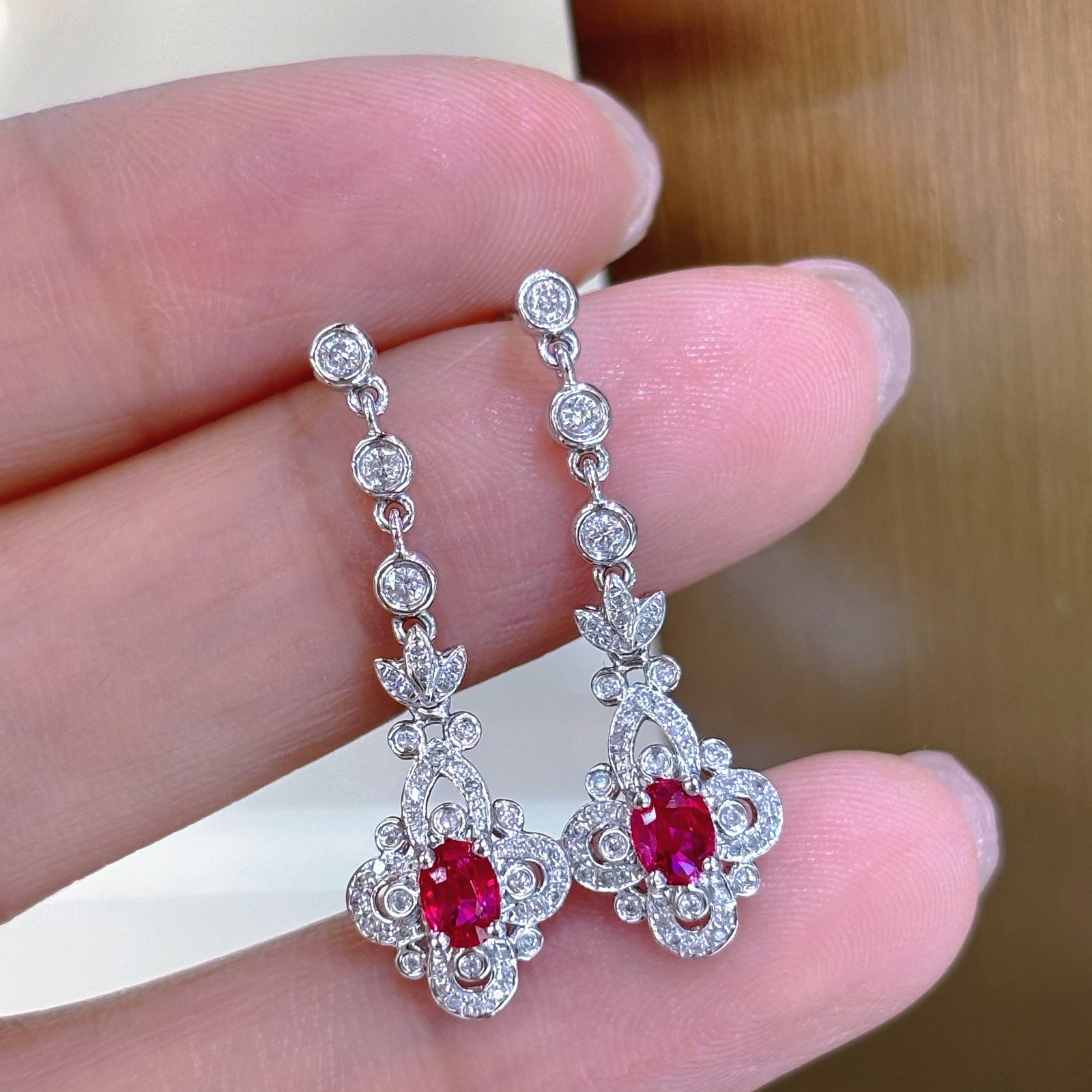 14k Gold 0.65 Ct Natural Ruby & Diamond Earrings: Ref:230968357 // gold content:14k gold // main gemstone:ruby // shape:oval // carat weight:0. 65ct // color:red // treatment:natural // // adjacent gemstone 2 : diamond // shape:round // clarity