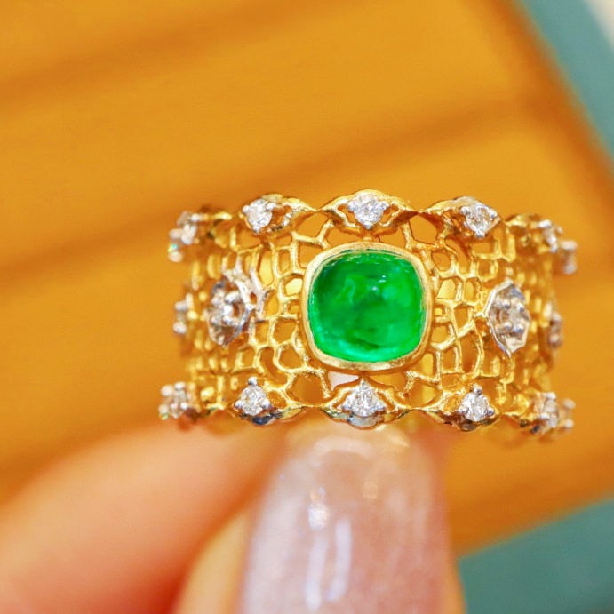 14k Gold 1.00 Ctw Vivid Green Natural Emerald & Diamond Ring: Ref:230968325 // gold content:14k gold // ring size:7. 25us // // main gemstone:emerald // shape:suger-loaf // carat weight:0. 76ct // color:vivid green // treatment:natural // // adjacent gemstone 2