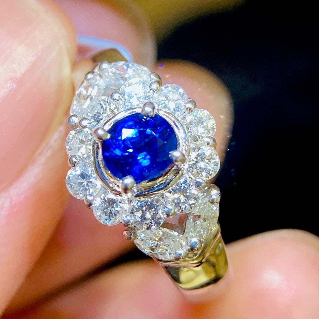 14k Gold 1.05 Ctw Vivid Blue Natural Sapphire & Diamond Ring - 5