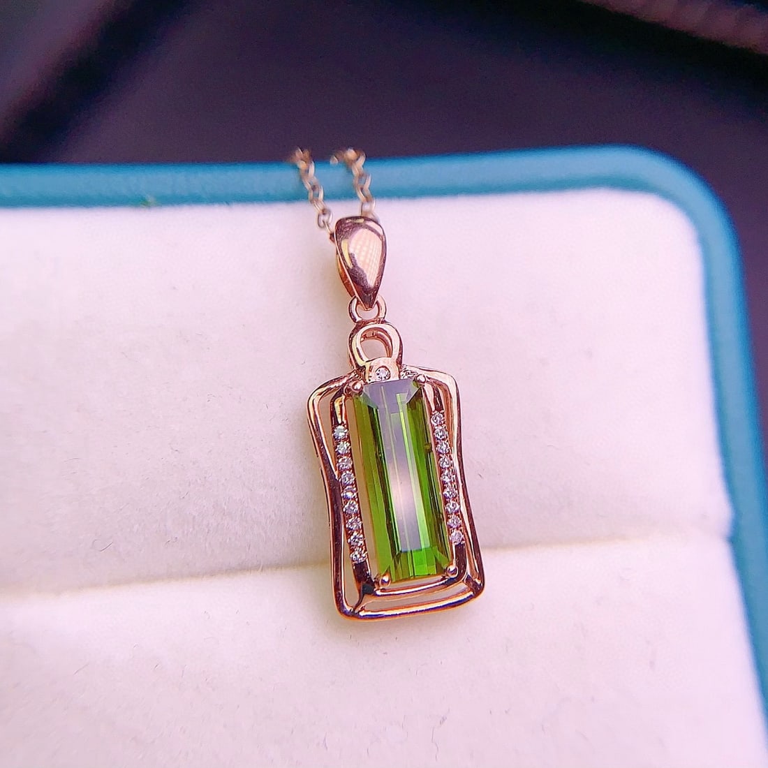 14k Gold 1.5 Ct Natural Tourmaline & Diamond Pendant( Without Chain ): Ref:230968382 // gold content:14k gold // main gemstone:tourmaline // shape:octagonal // carat weight:1. 5ct // color:green // treatment:natural // // adjacent gemstone 2 : diamond // shape:round //
