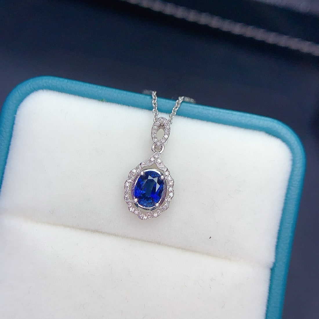 14k Gold 0.98 Ct Natural Sapphire & Diamond Pendant( Without Chain ): Ref:230968385 // gold content:14k gold // main gemstone:sapphire // shape:oval // carat weight:0. 98ct // color:royal blue // treatment:natural // // adjacent gemstone 2 : diamond // shape:round //
