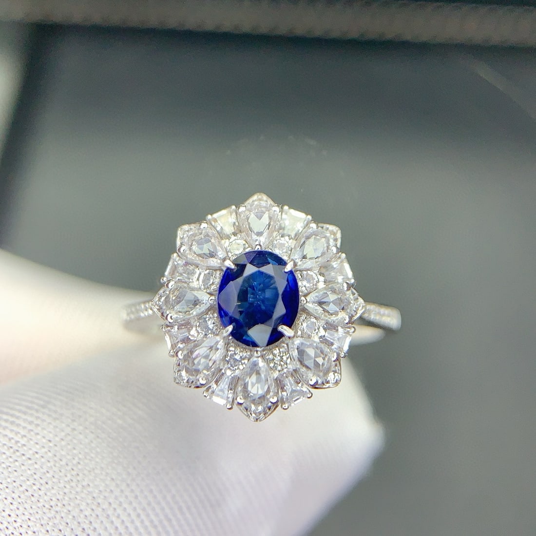 14k Gold 0.7 Ct Natural Sapphire & Diamond & Sapphire Ring - 2