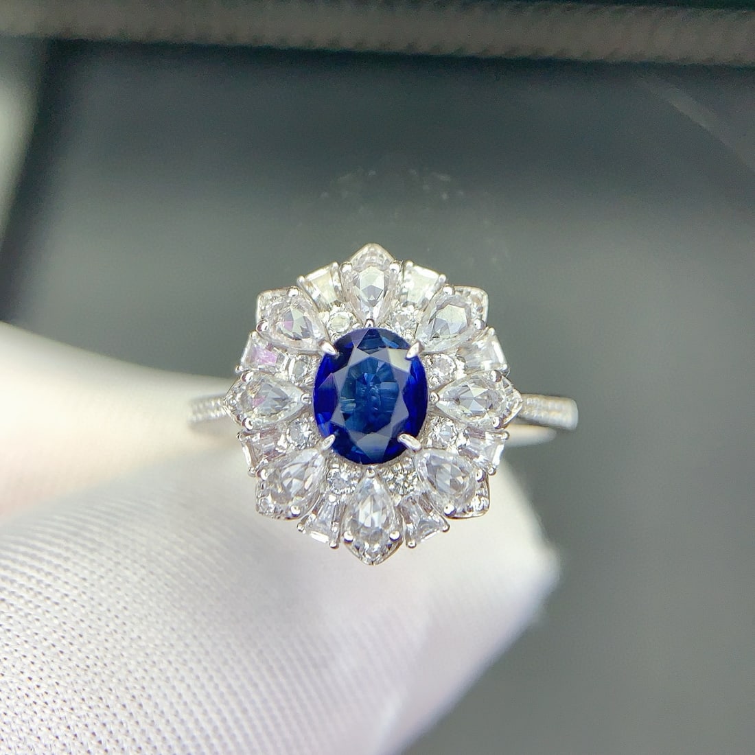 14k Gold 0.7 Ct Natural Sapphire & Diamond & Sapphire Ring - 3