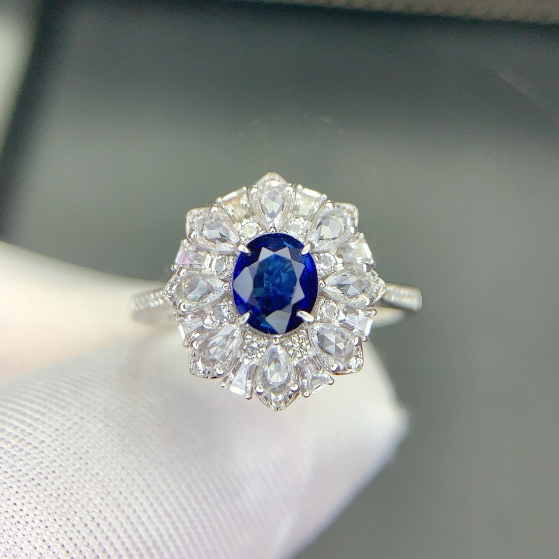 14k Gold 0.7 Ct Natural Sapphire & Diamond & Sapphire Ring - 4