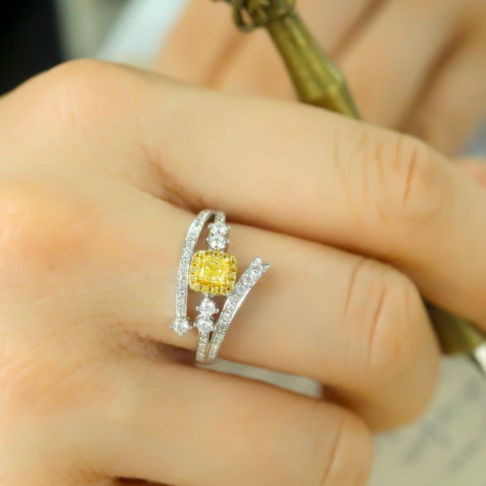 14k Gold 0.55 Ctw Natural Yellow Diamond & Diamond Ring - 6