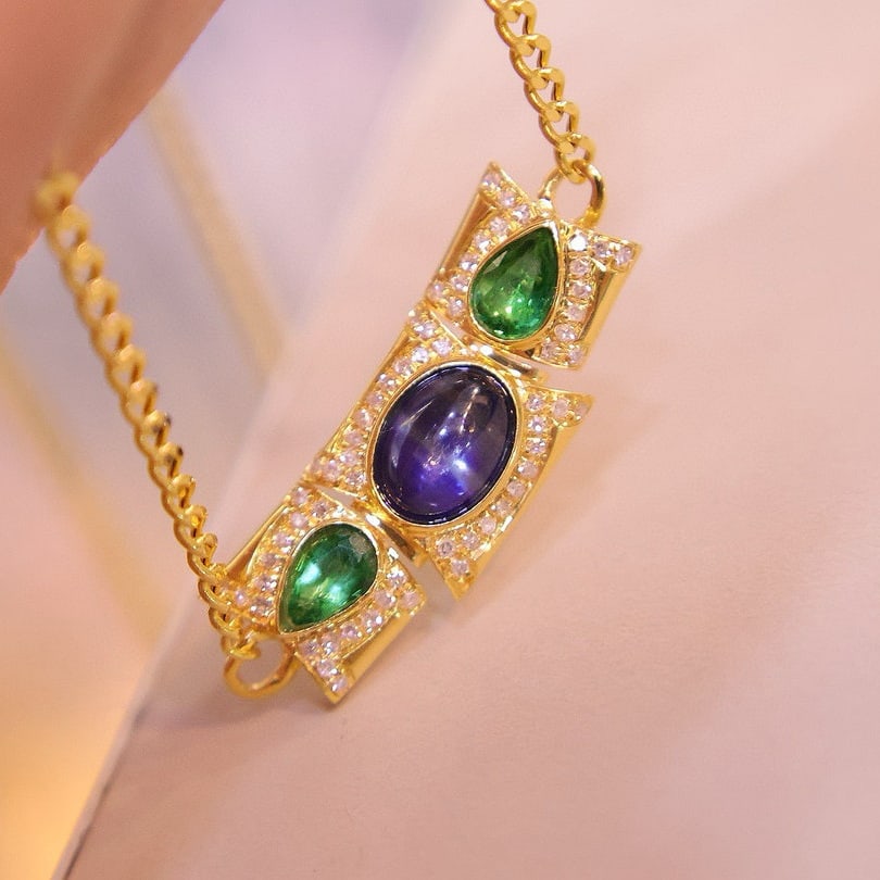 14k Gold 1.5 Ctw Natural Sapphire & Emerald Necklace: Ref:230968257 // gold content:14k gold // main gemstone:sapphire // shape:oval // carat weight:1. 1ct // color:blue // treatment:natural // // adjacent gemstone 2 : emerald // shape:pear // carat