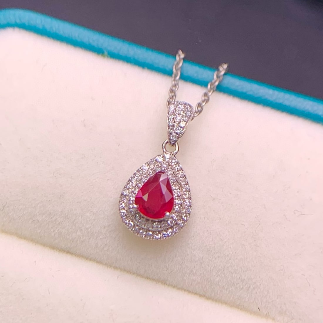 14k Gold 0.5 Ct Natural Ruby & Diamond Pendant( Without Chain ): Ref:230968388 // gold content:14k gold // main gemstone:ruby // shape:pear // carat weight:0. 5ct // color:red // treatment:natural // // adjacent gemstone 2 : diamond // shape:round // clarity grade: