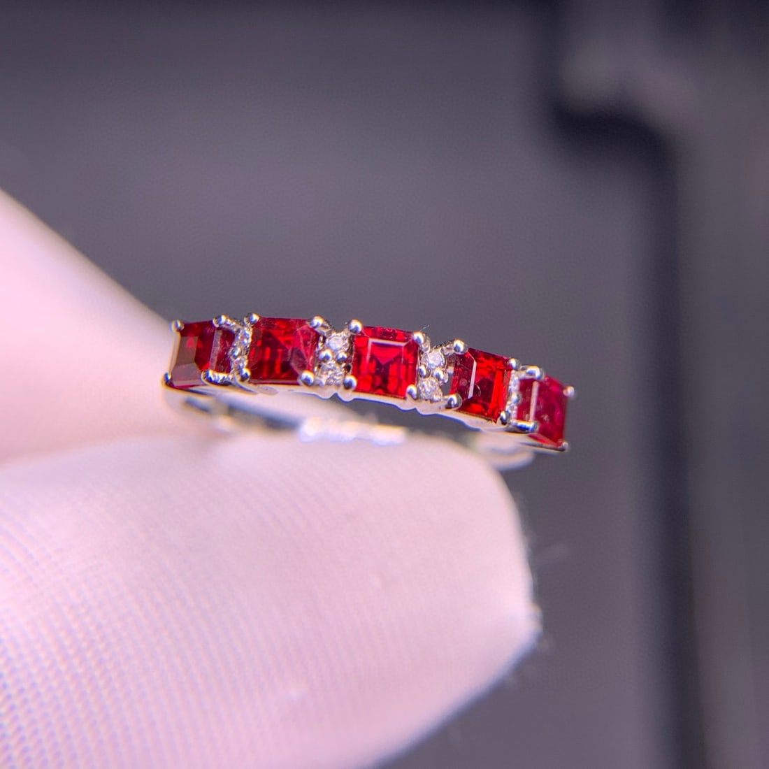 14k Gold 1.28 Ct Natural Ruby & Diamond Ring: Ref:230968396 // gold content:14k gold // ring size:7. 25us // // main gemstone:ruby // shape:square // carat weight:1. 28ct // color:pigeonblood red // treatment:natural // // adjacent gemstone 2 :