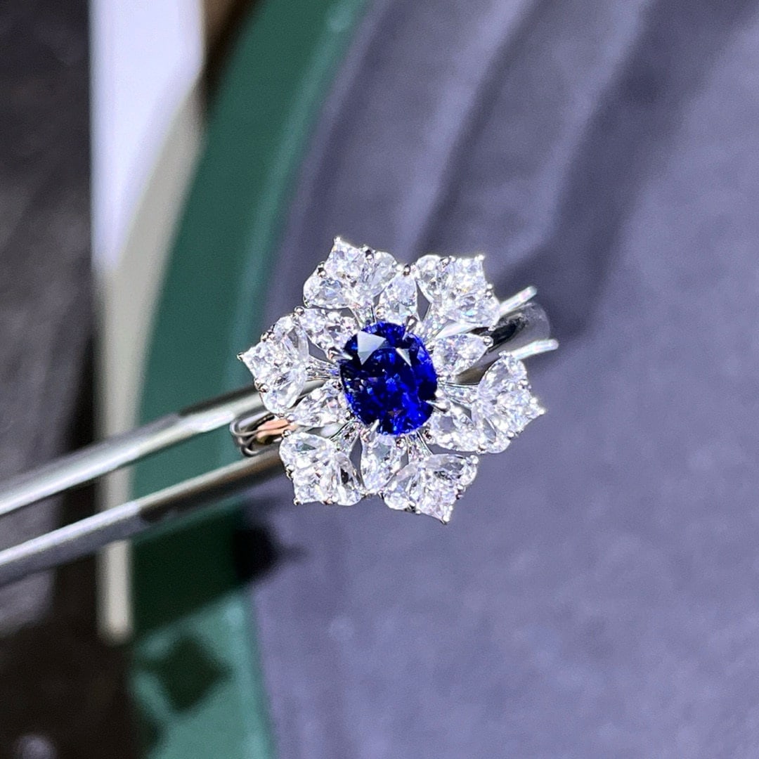 14k Gold 0.98 Ct Natural Sapphire & Sapphire Ring: Ref:230968405 // gold content:14k gold // ring size:7. 25us // // main gemstone:sapphire // shape:oval // carat weight:0. 98ct // color:royal blue // treatment:natural // // adjacent gemstone 2 :