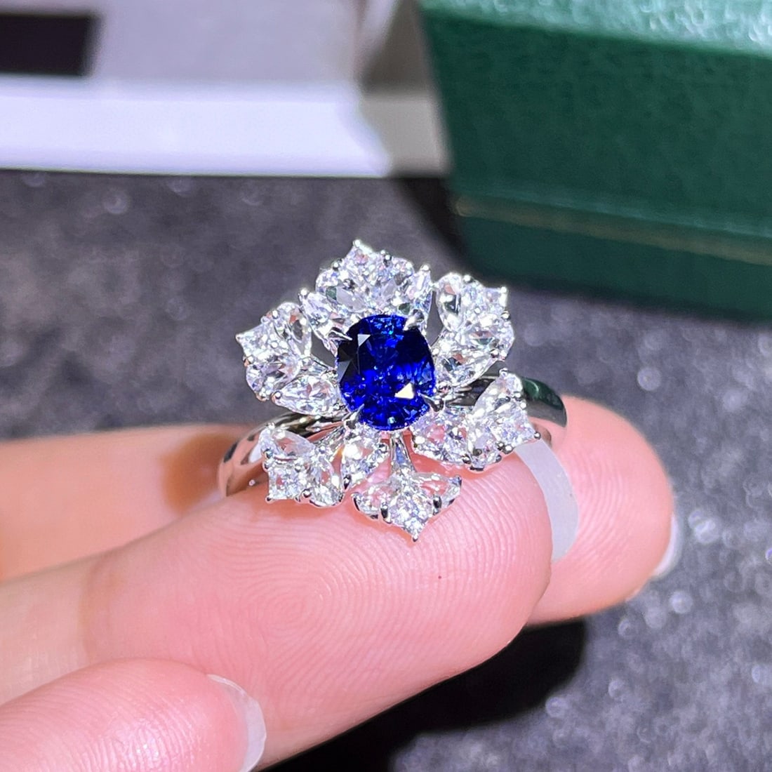 14k Gold 0.98 Ct Natural Sapphire & Sapphire Ring - 3