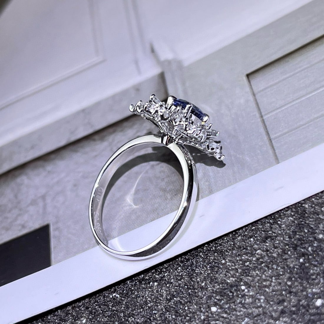 14k Gold 0.98 Ct Natural Sapphire & Sapphire Ring - 4