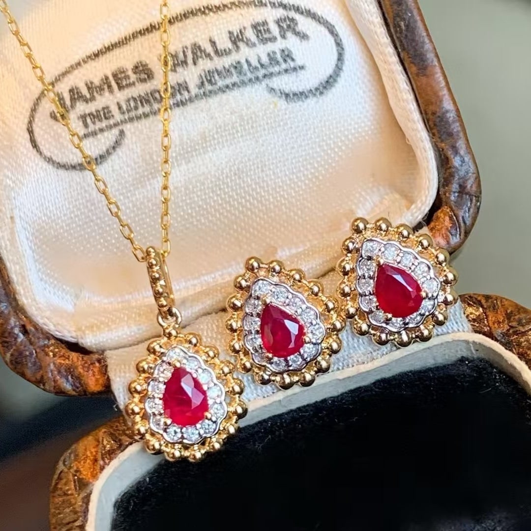 14k Gold 0.84 Ctw Natural Ruby & Diamond Jewelry Set: Ref:230969036 // gold content:14k gold // earrings // main gemstone:ruby // shape:pear // carat weight:0. 50ct // color:pigeonblood red // treatment:natural // // adjacent gemstone 2 : diamond //