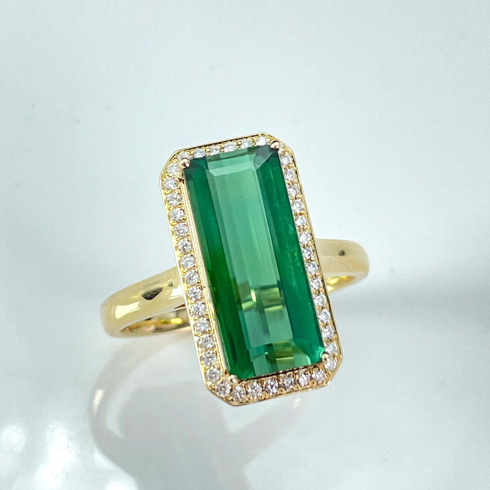 14k Gold 5 Ct Natural Tourmaline & Diamond Ring: Ref:230969059 // gold content:14k gold // ring size:7. 25us // // main gemstone:tourmaline // shape:octagonal // carat weight:5ct // color:green // treatment:natural // // adjacent gemstone 2 :