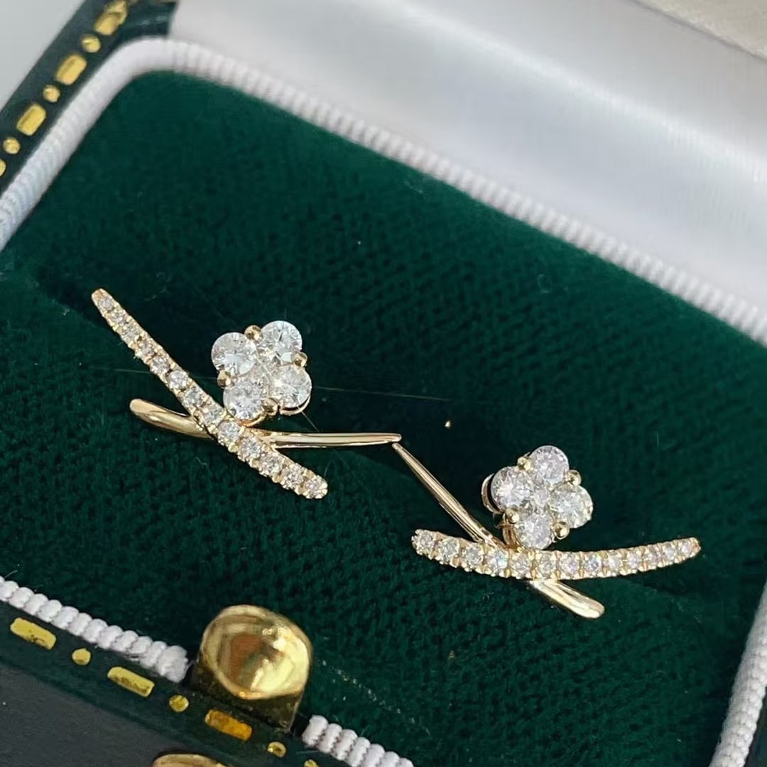 14k Gold 0.5 Ct Natural H Diamond Earrings: Ref:230969016 // gold content:14k gold // main gemstone:diamond // shape:round // carat weight:0. 5ct // clarity grade:vs-si // color:h // treatment:natural // cut grade:g // High Estimate: 3100 Low