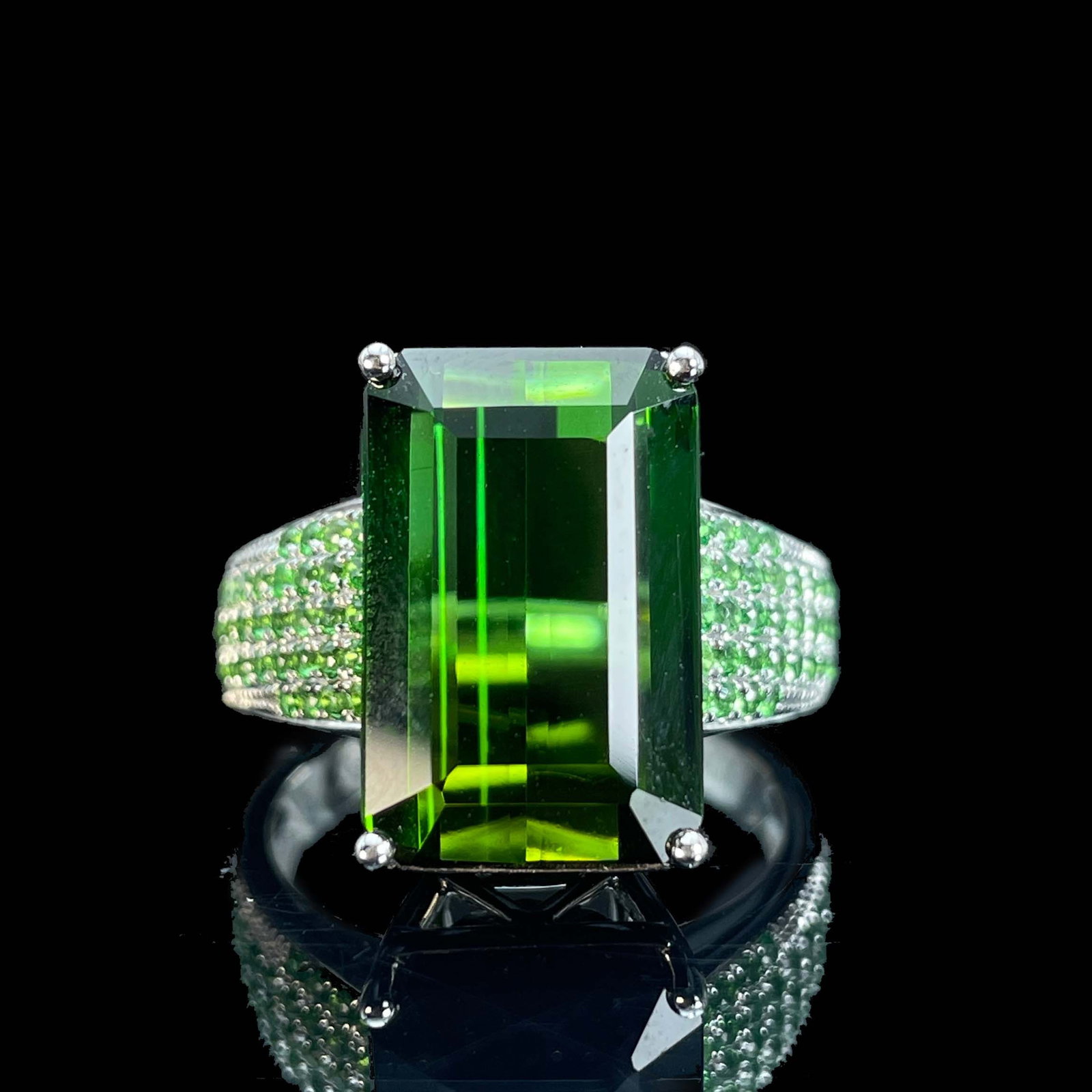 14k Gold 10.24 Ctw Natural Tourmaline & Tsavorite Ring: Ref:230969032 // gold content:14k gold // ring size:7. 25us // // main gemstone:tourmaline // shape:octagonal // carat weight:9. 62ct // color:green // treatment:natural // // adjacent gemstone 2 :