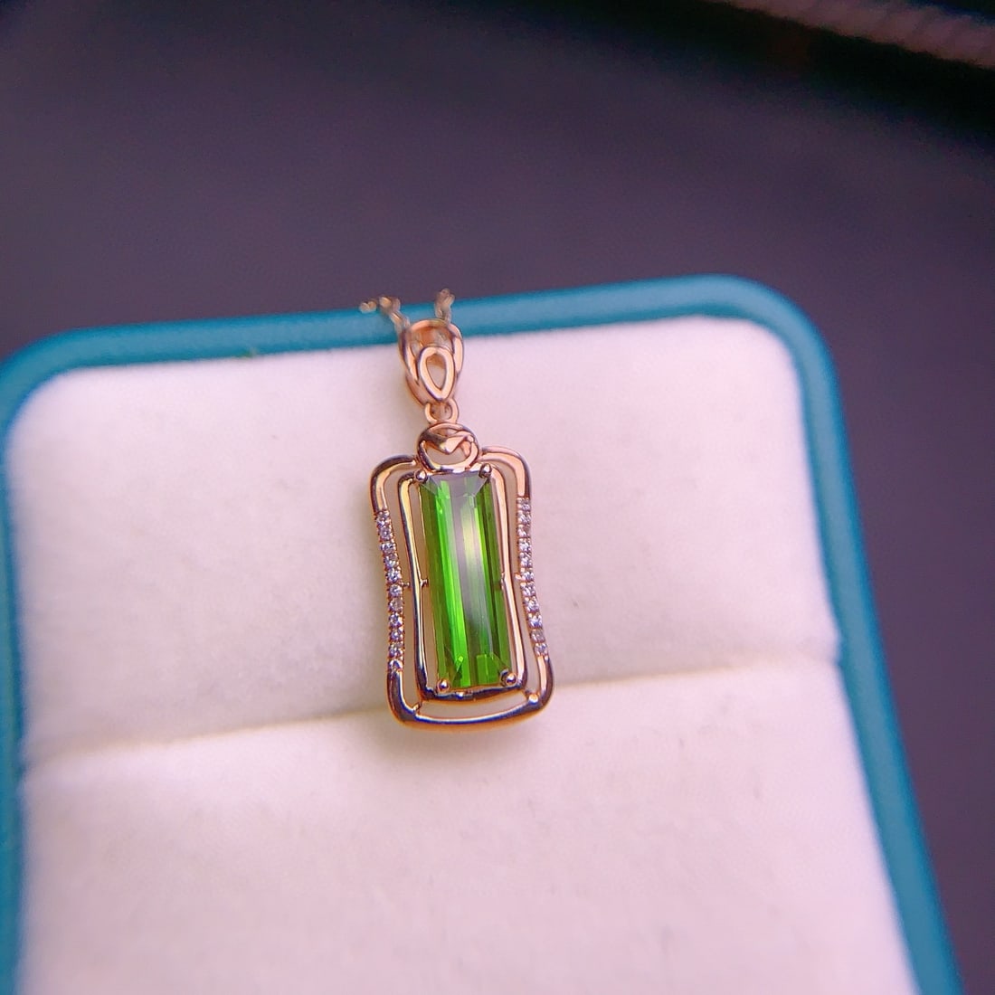 14k Gold 1.7 Ct Natural Tourmaline & Diamond Pendant( Without Chain ): Ref:230968383 // gold content:14k gold // main gemstone:tourmaline // shape:octagonal // carat weight:1. 7ct // color:green // treatment:natural // // adjacent gemstone 2 : diamond // shape:round //