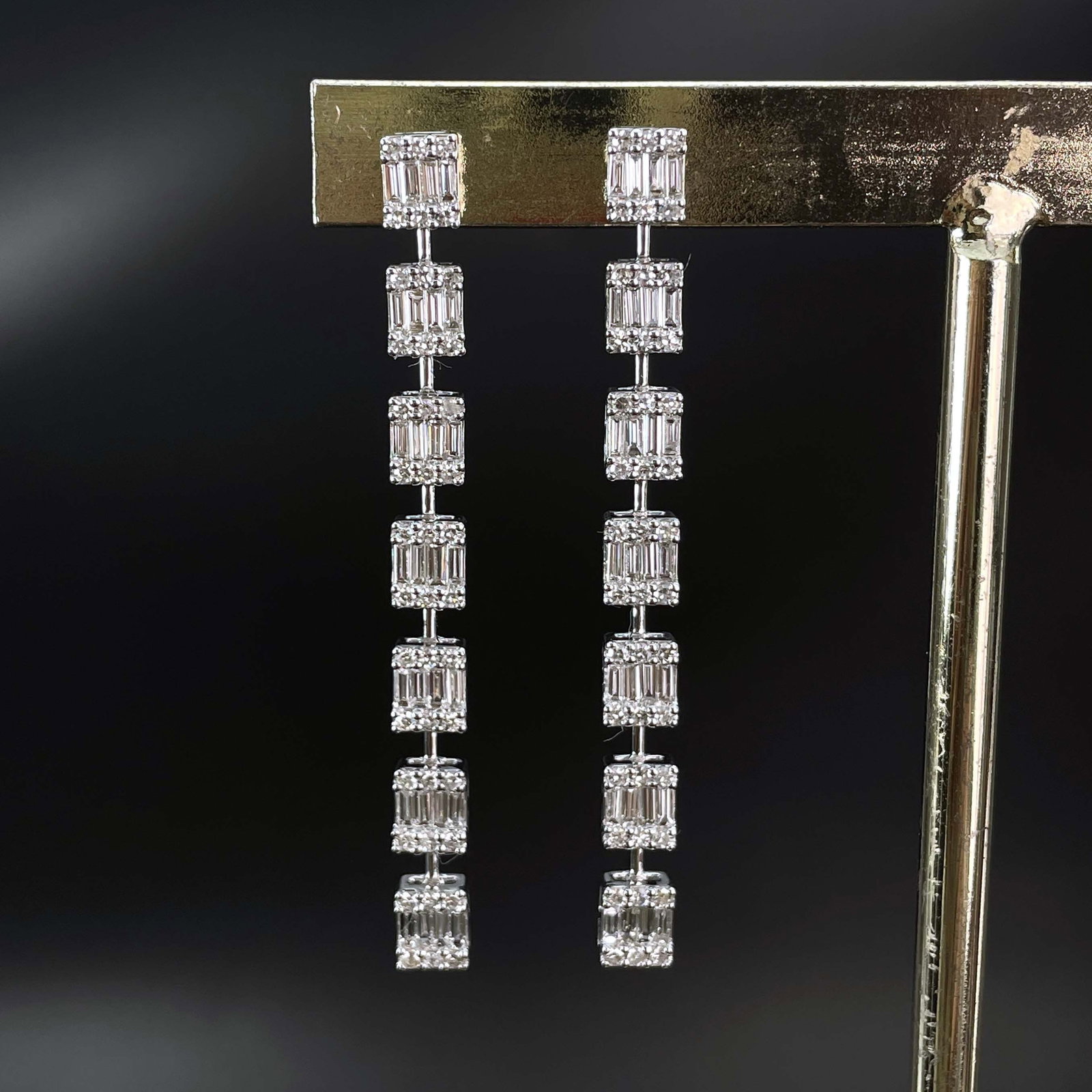 14k Gold 1.38 Ct Natural H Diamond Earrings: Ref:230969110 // gold content:14k gold // main gemstone:diamond // shape:multiply // carat weight:1. 38ct // clarity grade:vs-si // color:h // treatment:natural // Low Estimate: 5500 Condition: New