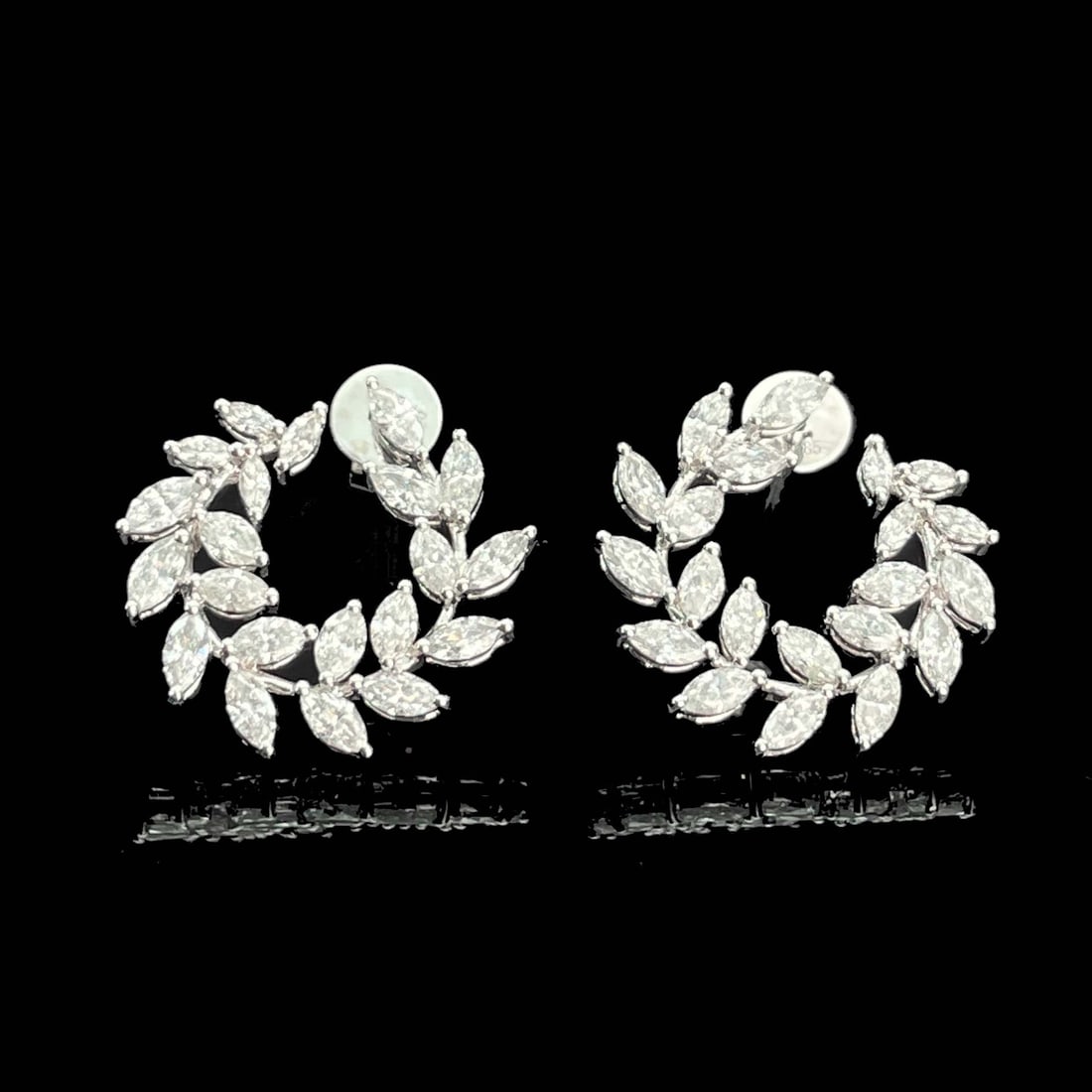14k Gold 2 Ct Natural H Diamond Earrings: Ref:230969067 // gold content:14k gold // main gemstone:diamond // shape:marquise // carat weight:2ct // clarity grade:vs-si // color:h // treatment:natural // Low Estimate: 5500 Condition: New High